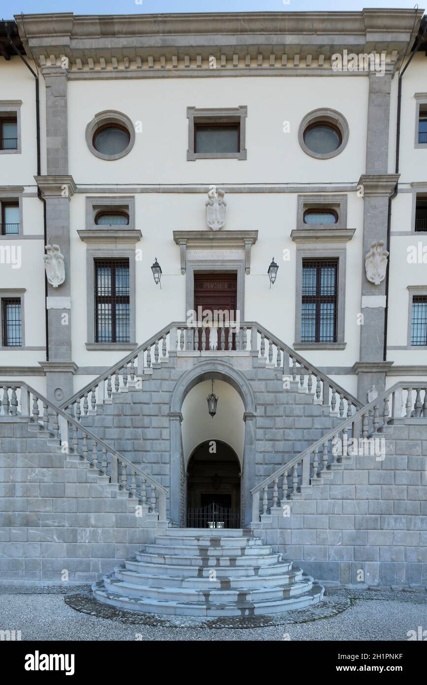Udine, Italia. 11 febbraio 2020. L'ingresso ai musei civici del castello nel centro della città Foto Stock