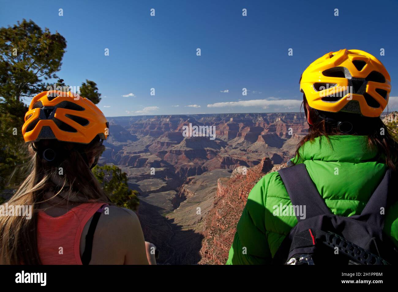 Ciclisti sul South Rim Trail, e Grand Canyon, Grand Canyon National Park, Arizona, USA (modello rilasciato) Foto Stock