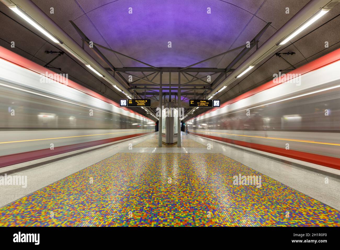 Dortmund, Germania - 10 agosto 2020: Dortmund Metro MRT Stadtbahn Station Unionstrasse in Germania. Foto Stock