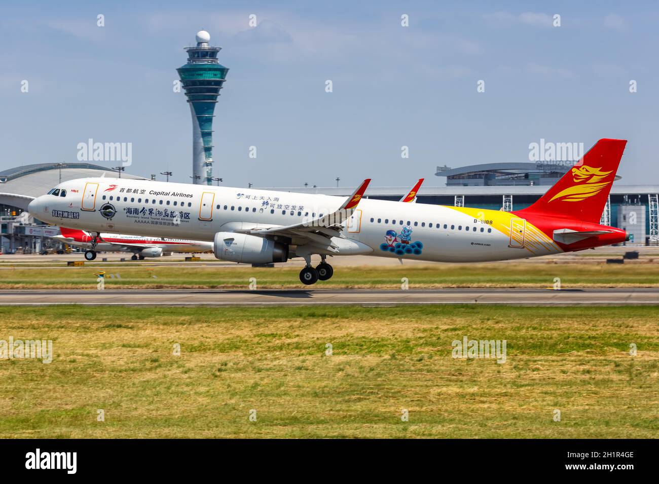 Guangzhou, Cina - 23 settembre 2019: Aereo Capital Airlines Airbus A321 all'aeroporto di Guangzhou Baiyun in Cina. Airbus è un costruttore europeo di aeromobili Foto Stock