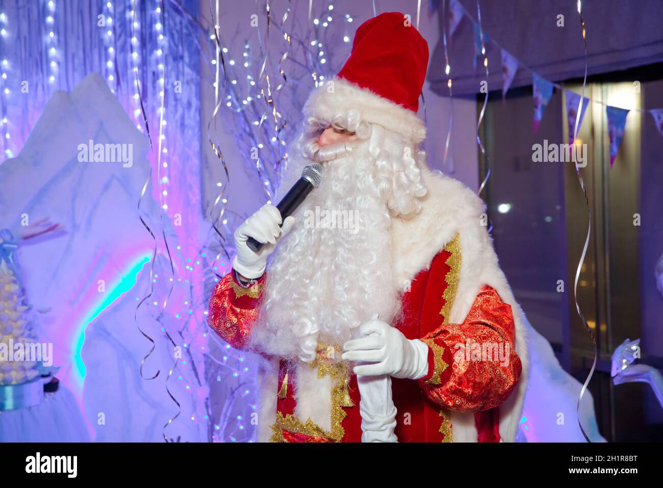 . Babbo Natale , Jack Frost . Babbo Natale cantando canzoni di Natale . Padre Frost cantando canzoni di Natale Foto Stock