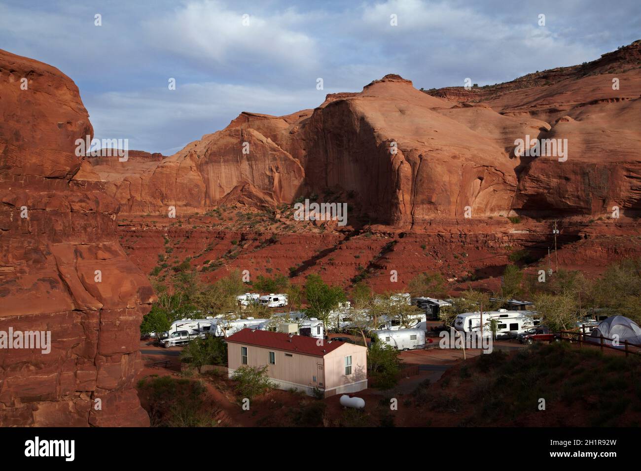 Gouldings Camp, Monument Valley, Navajo Nation, confine Utah/Arizona, USA. Foto Stock