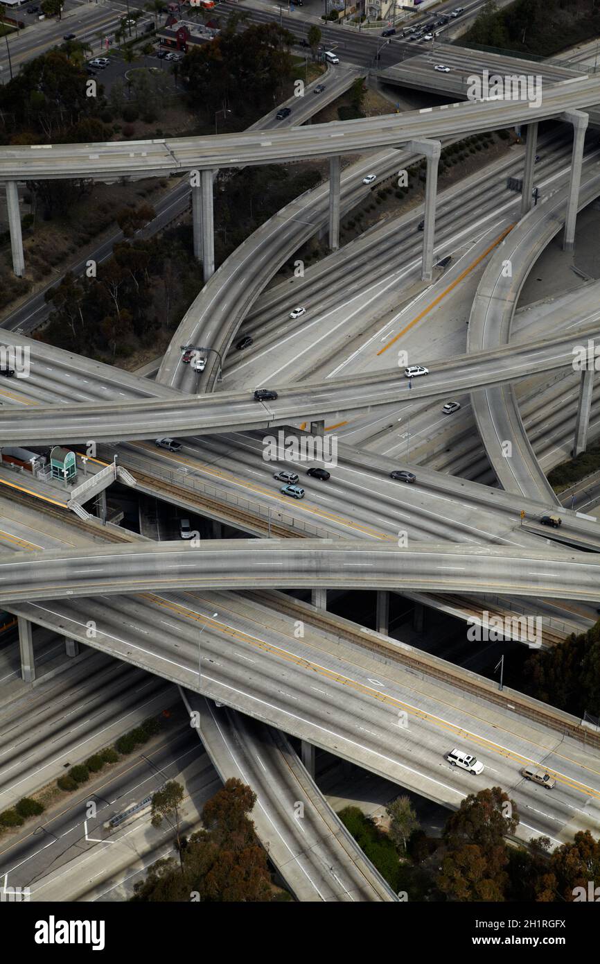 Giudice Harry Pregerson Interchange, incrocio tra i-105 e i-110 (Glenn Anderson Freeway e Harbor Freeway), Los Angeles, California, Stati Uniti. Foto Stock