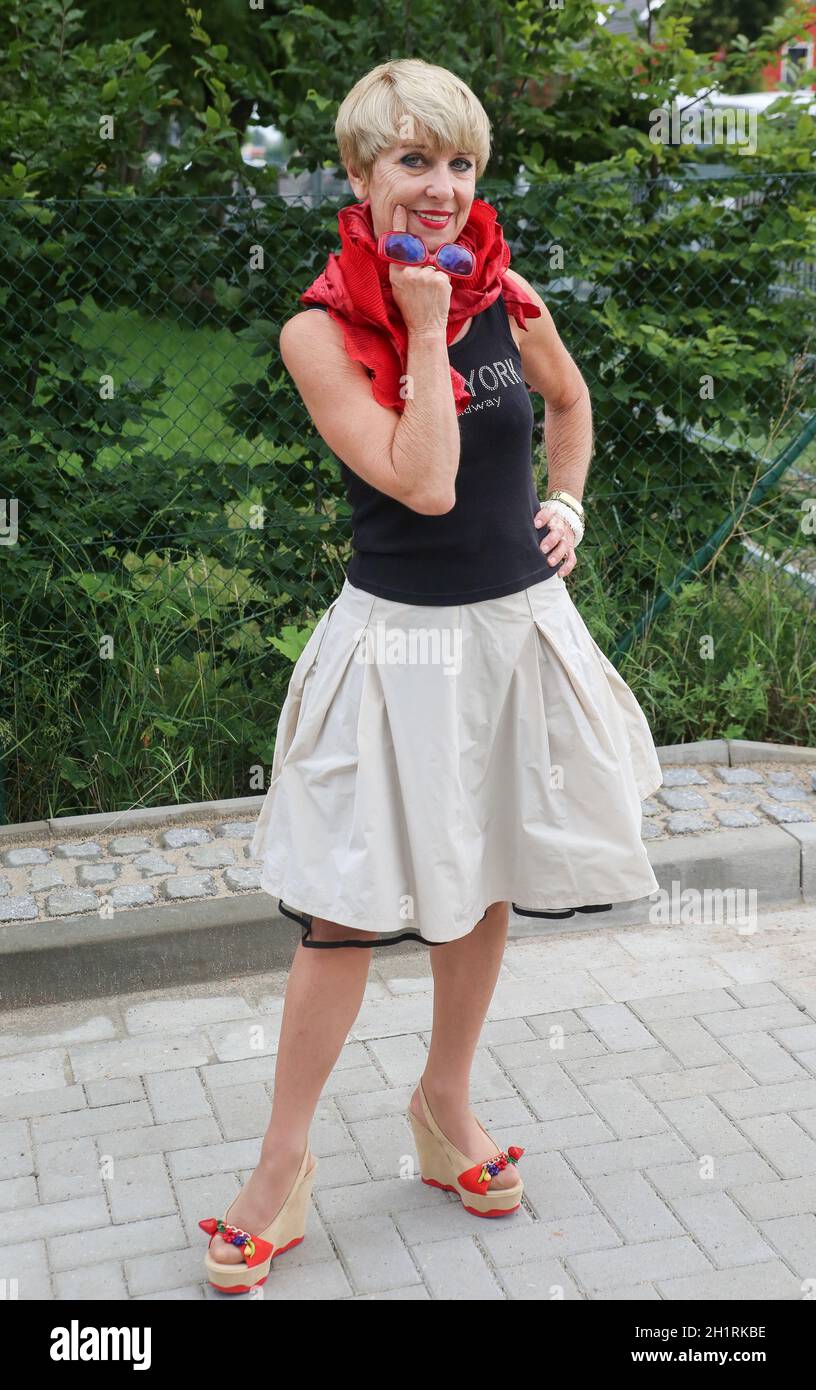 Monika Ehrhardt-Lakomy während der Einweihungsfeier der Reinhard-Lakomy-Straße a Magdeburg Foto Stock