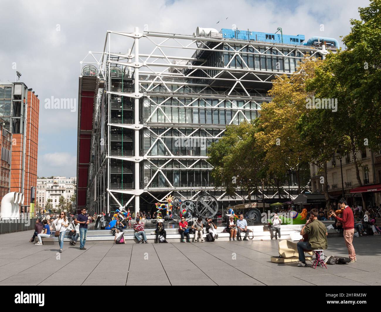 Parigi - Centro Georges Pompidou è stato progettato in stile high-tech architettura. Ospita una biblioteca Nazionale di Arte Moderna Museo e IRCAM. Foto Stock