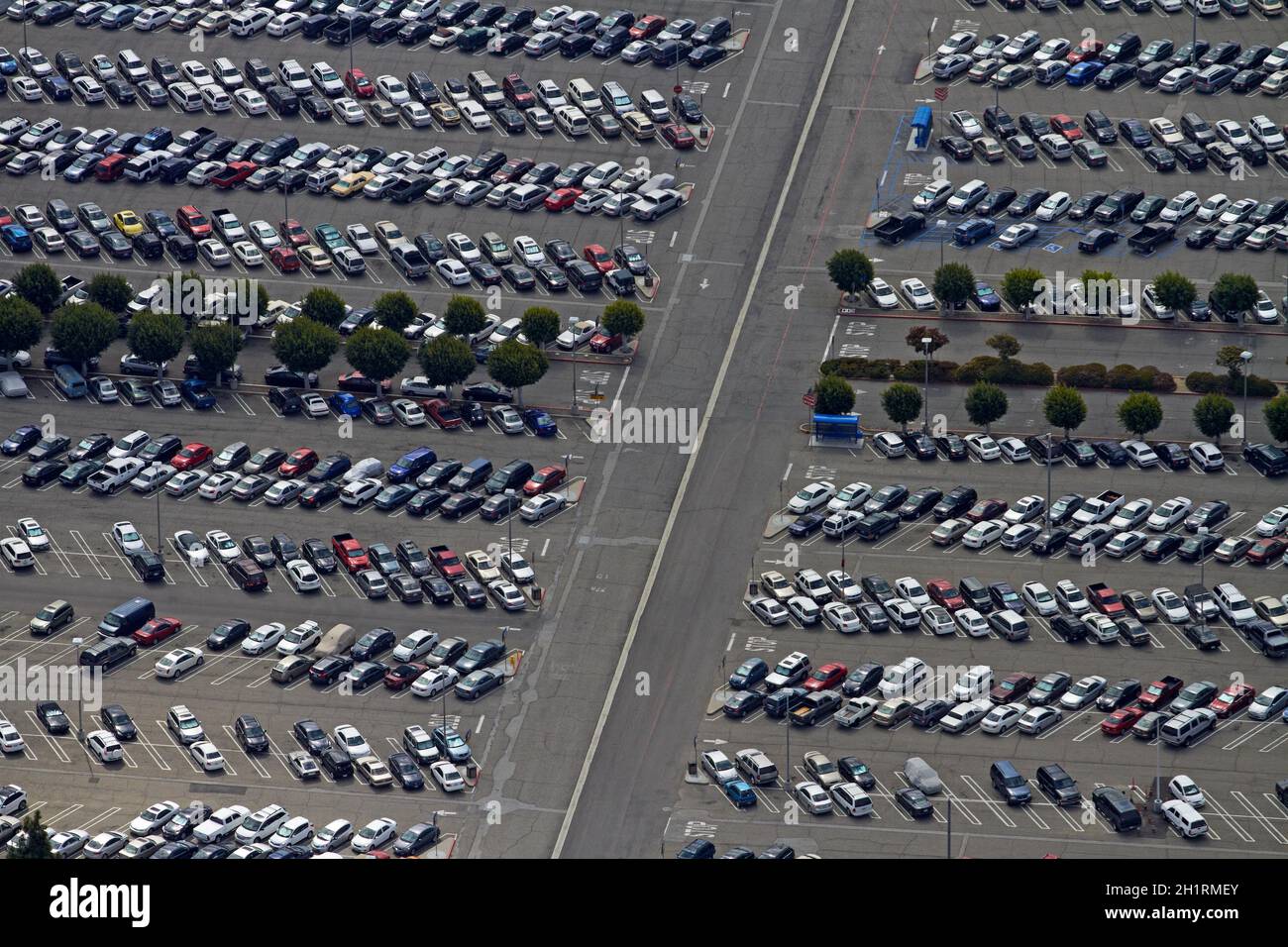 Parcheggio auto, l'Aeroporto Internazionale di Los Angeles (LAX), Los Angeles, California, Stati Uniti d'America - aerial Foto Stock
