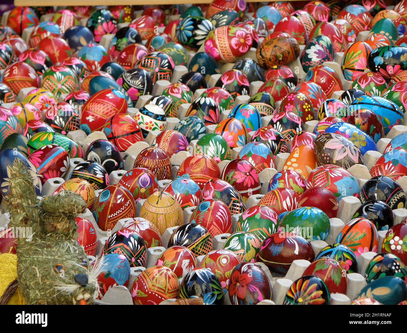 Eine Menge gefärbte Ostereier, Österreich, Europa - un sacco di uova di Pasqua colorate, Austria, Europa Foto Stock