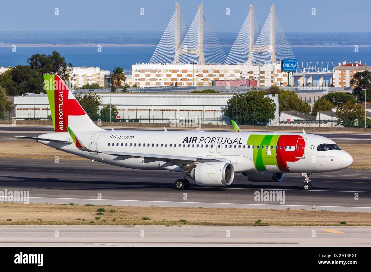 Lisbona, Portogallo - 24 settembre 2021: AEREO AIR Portugal Airbus A320neo ALL'aeroporto di Lisbona (LIS) in Portogallo. Foto Stock