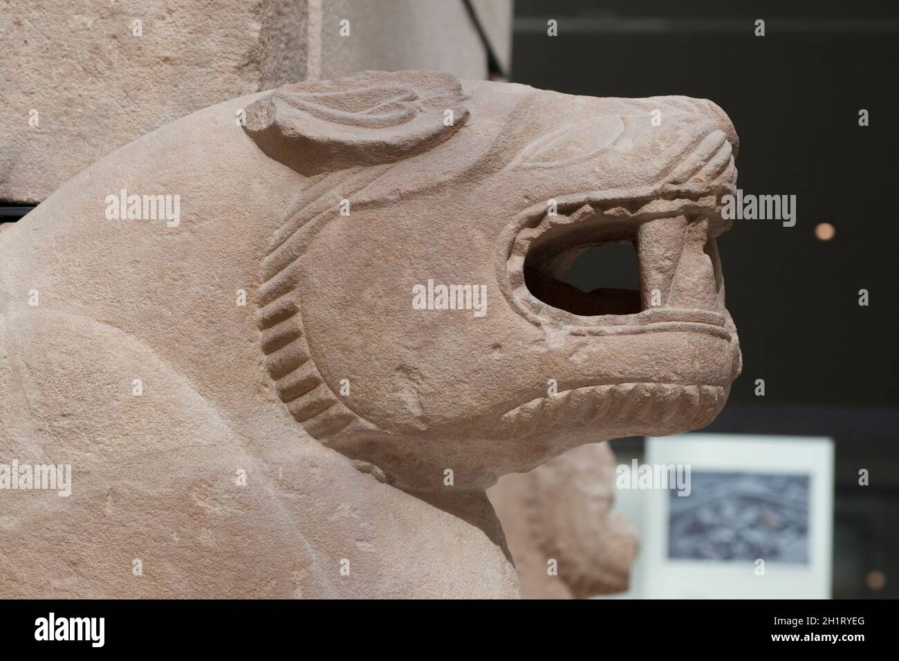 Madrid, Spagna - 6 marzo 2021: Leone dal Mausoleo di Pozo Moro. Art. Primo iberico MADRID Foto Stock