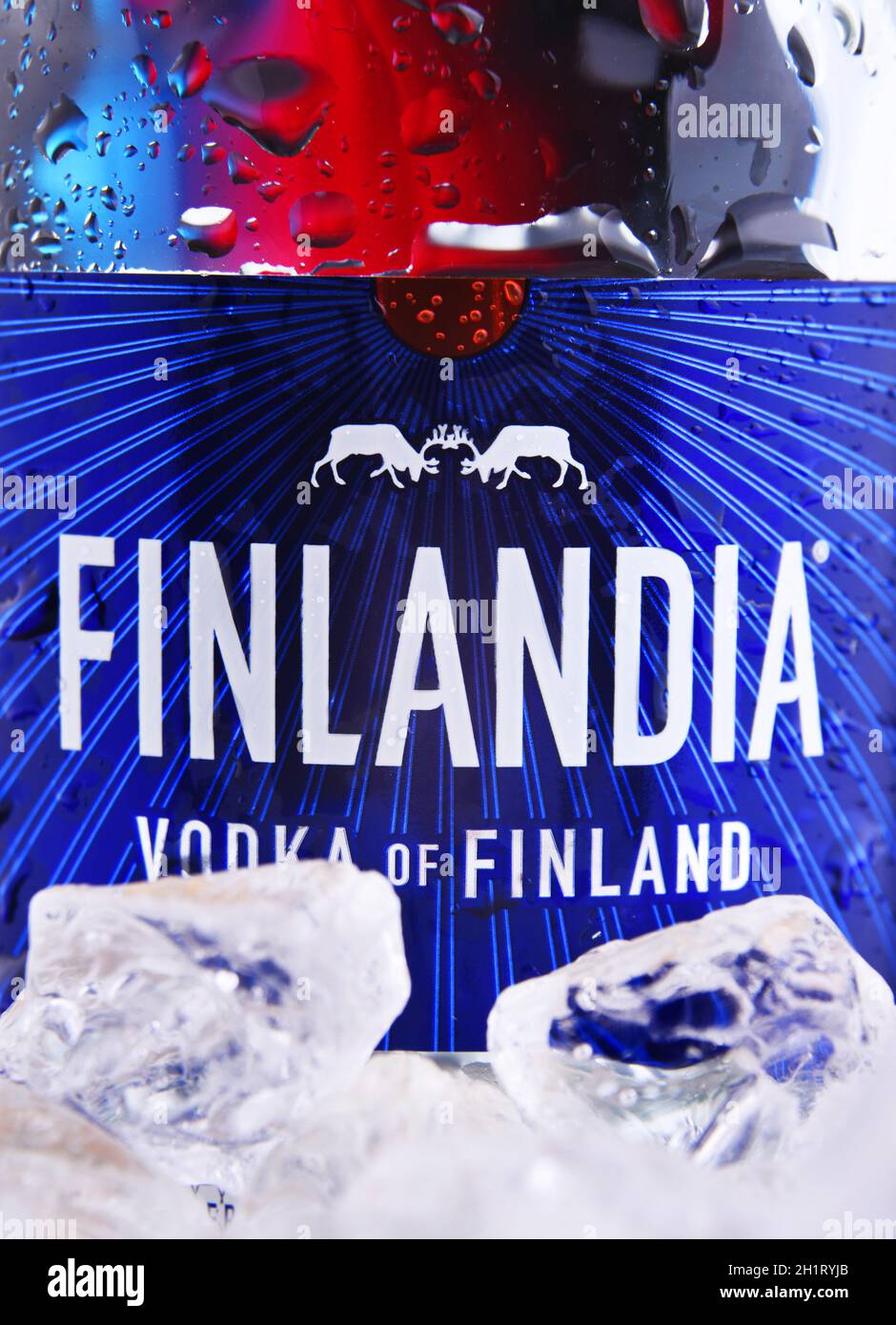 POZNAN, POL - 28 GENNAIO 2021: Bottiglia di Finlandia, un marchio di vodka finlandese di proprietà della Brown-Forman Corporation e distribuito in 135 paesi. Foto Stock
