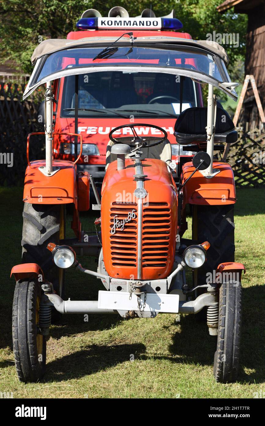 Oldtimer-Traktor-Treffen a Neukirchen, Vöcklabruck, Österreich, Europa - incontro dei trattori d'epoca a Neukirchen, Vöcklabruck, Österreich, Europa Foto Stock