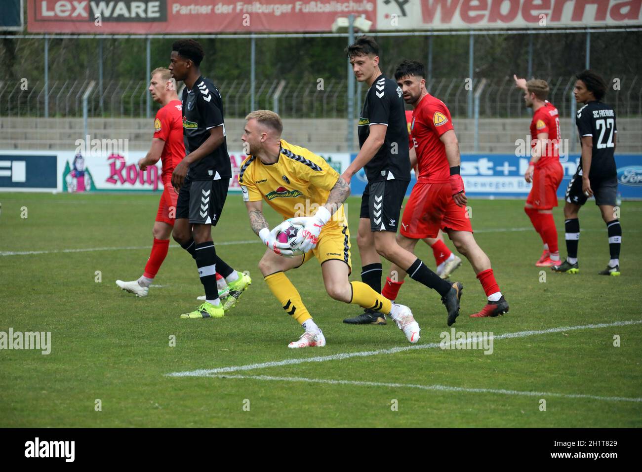 Der große Rückhalt: Mark Flekken (SC Friburgo II) hielt seinen Kasten beim 1:0 Sieg sauber Fussball-RL SW 20-21: 31. Sptg: SC Friburgo II - TSV Steinb Foto Stock