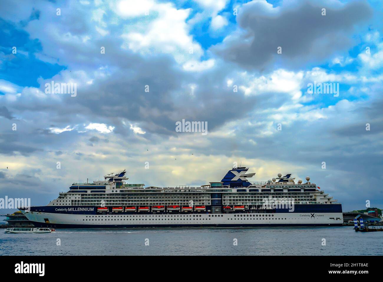 Rivestimento di lusso (Celebrity Millennium). Luogo di tiro: Yokohama-città prefettura di kanagawa Foto Stock