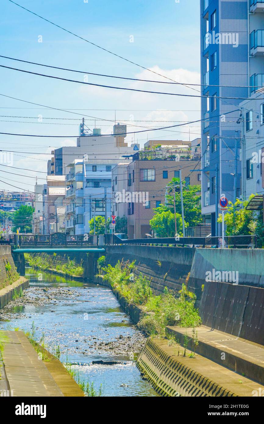 Città e cielo blu di Yokohama Tenno-cho. Luogo di tiro: Yokohama-città prefettura di kanagawa Foto Stock