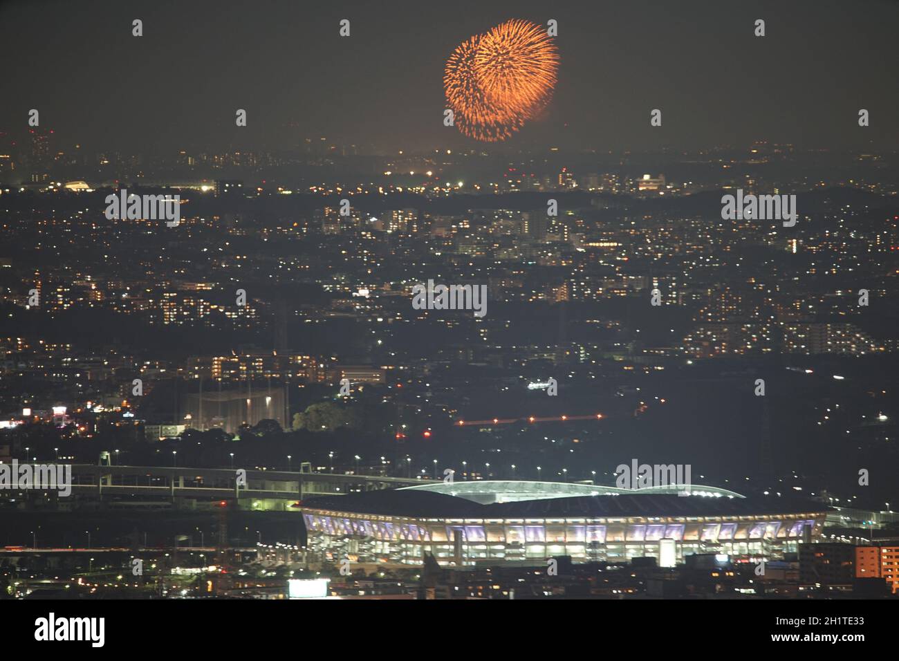 Spettacolo di fuochi d'artificio Chofu visibile dalla Torre dei luoghi di interesse di Yokohama. Luogo di ripresa: Yokohama-città prefettura di kanagawa Foto Stock