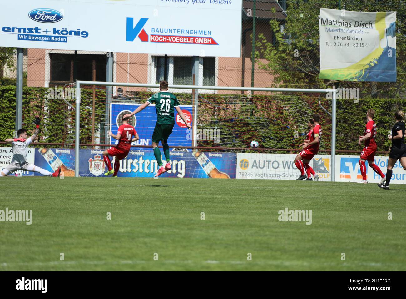 Torhüter Marvin Geng (Bahlinger SC) ist geschlagen, der zappelt zum 0:2 im Netz der Kaiserstühler im Spiel der Fussball-RL SW 20-21: 34. Sptg: Bahlin Foto Stock