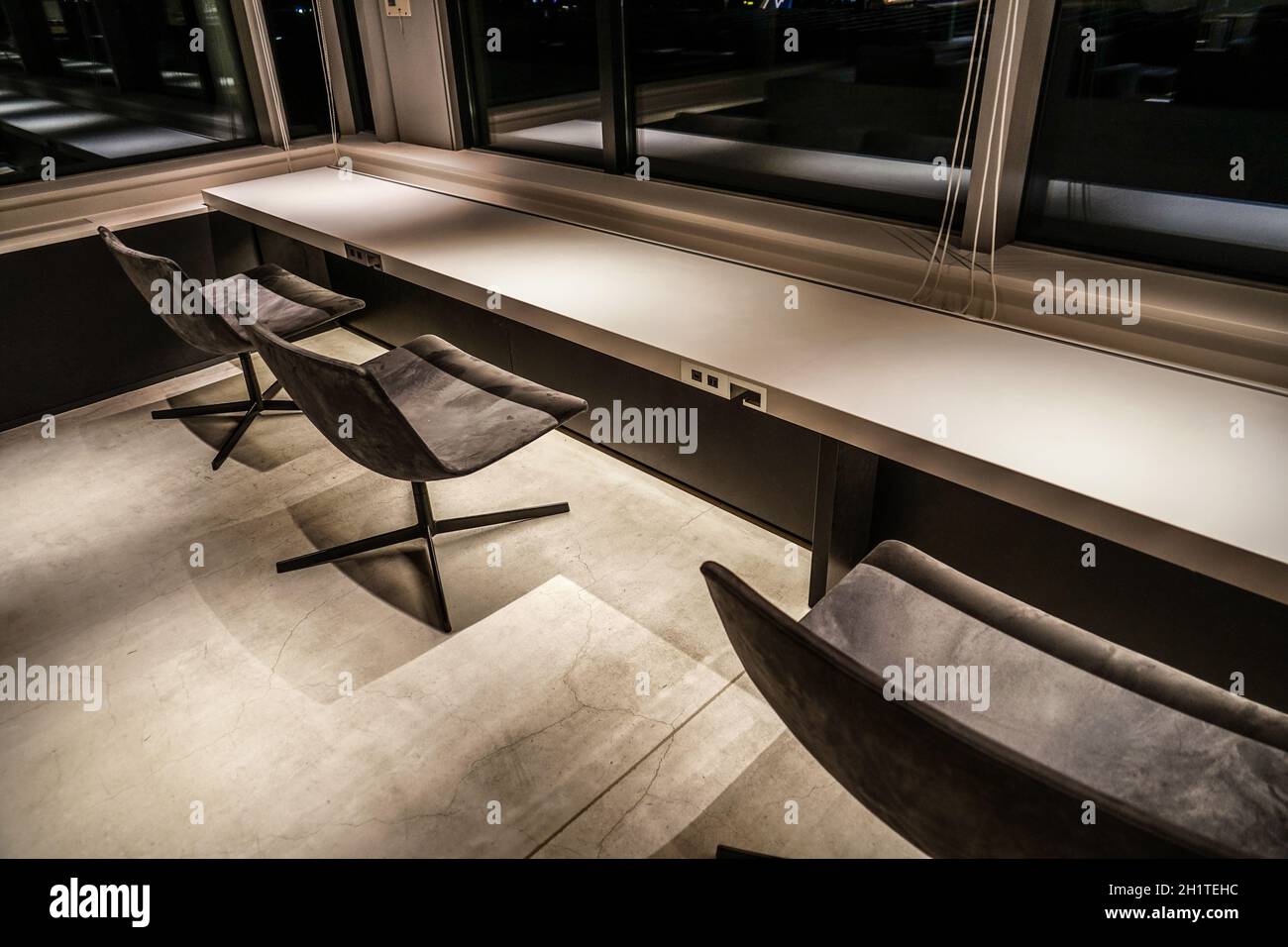 Immagine di un ambiente di lavoro elegante. Luogo di tiro: Area metropolitana di Tokyo Foto Stock