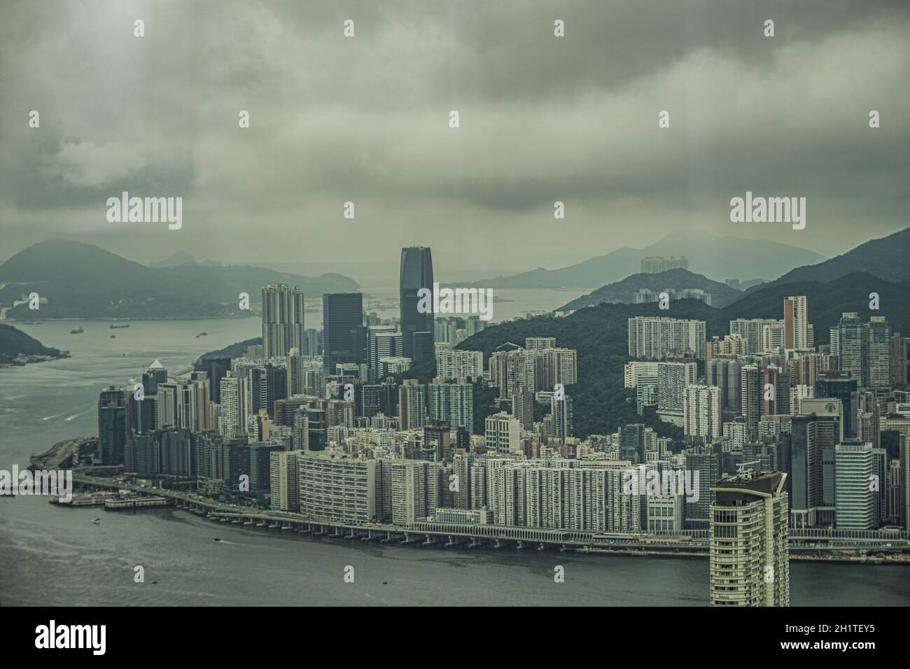 Skyline di Hong Kong visibile dall'osservatorio di Sky100. Località di ripresa: Hong Kong Special Administrative Region Foto Stock