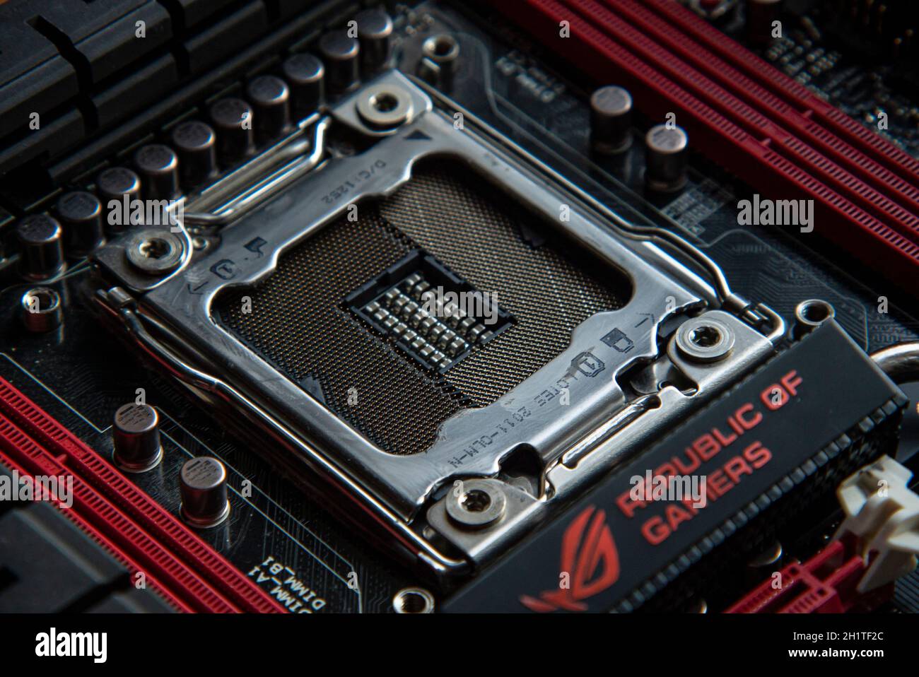 LOS ANGELES, USA 25 APRILE 2021: Dettaglio di un socket CPU in una scheda madre di un pc per giochi Foto Stock