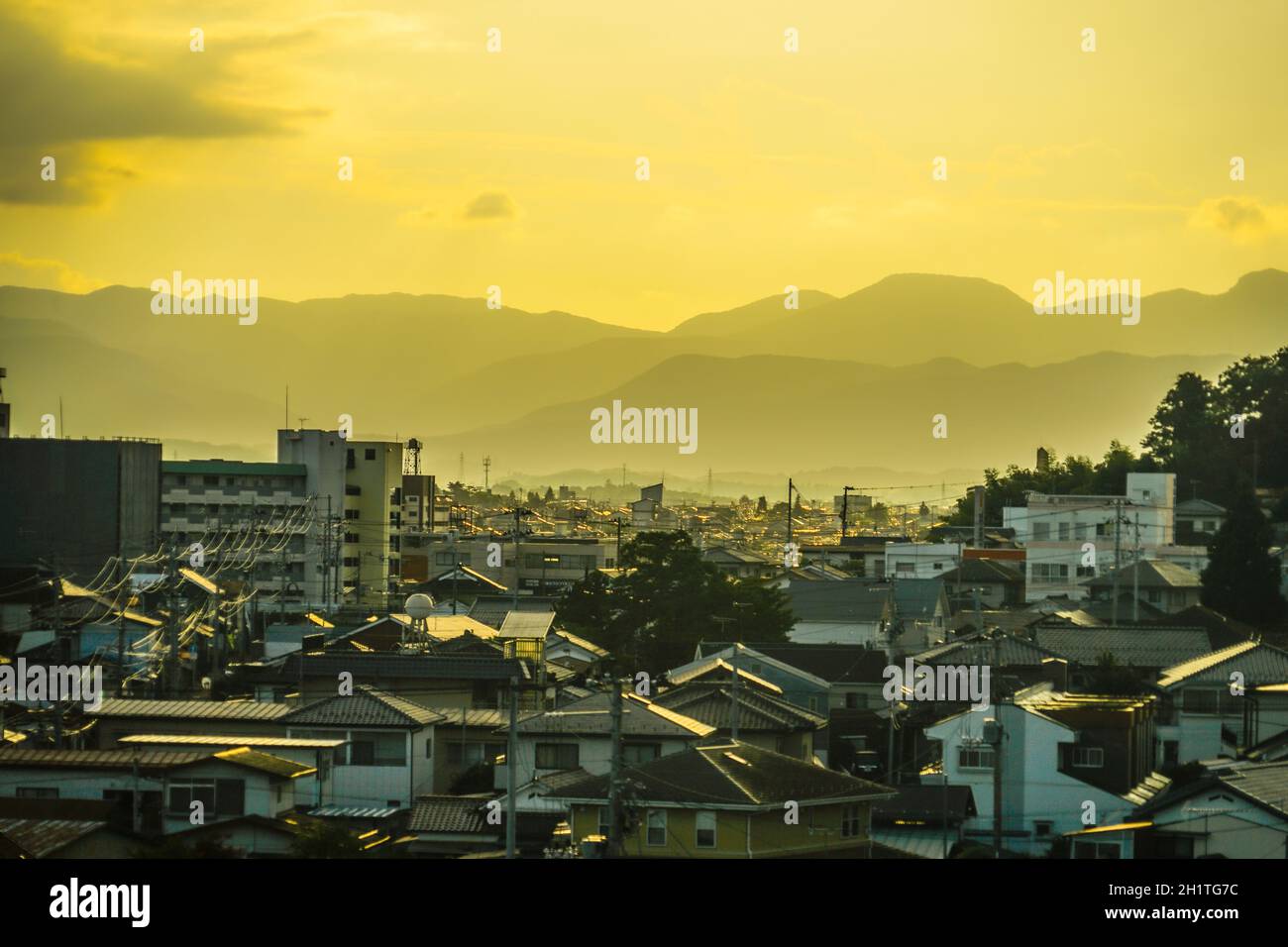 Crepuscolo e zona residenziale di silhouette ​​the. Luogo di tiro: Prefettura di Fukushima Foto Stock