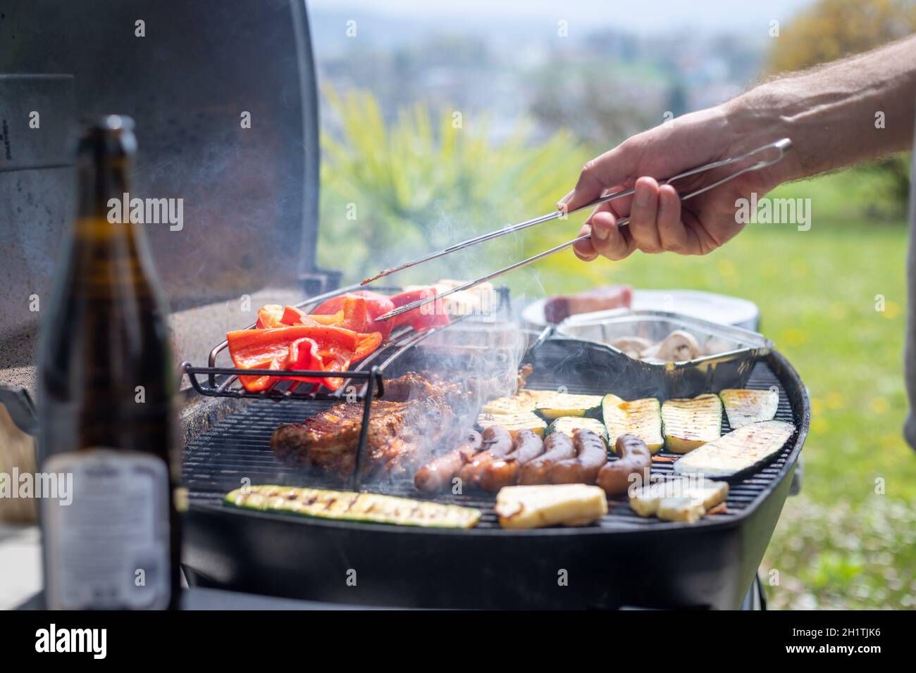 Cooking sausages on gas bbq immagini e fotografie stock ad alta risoluzione  - Alamy