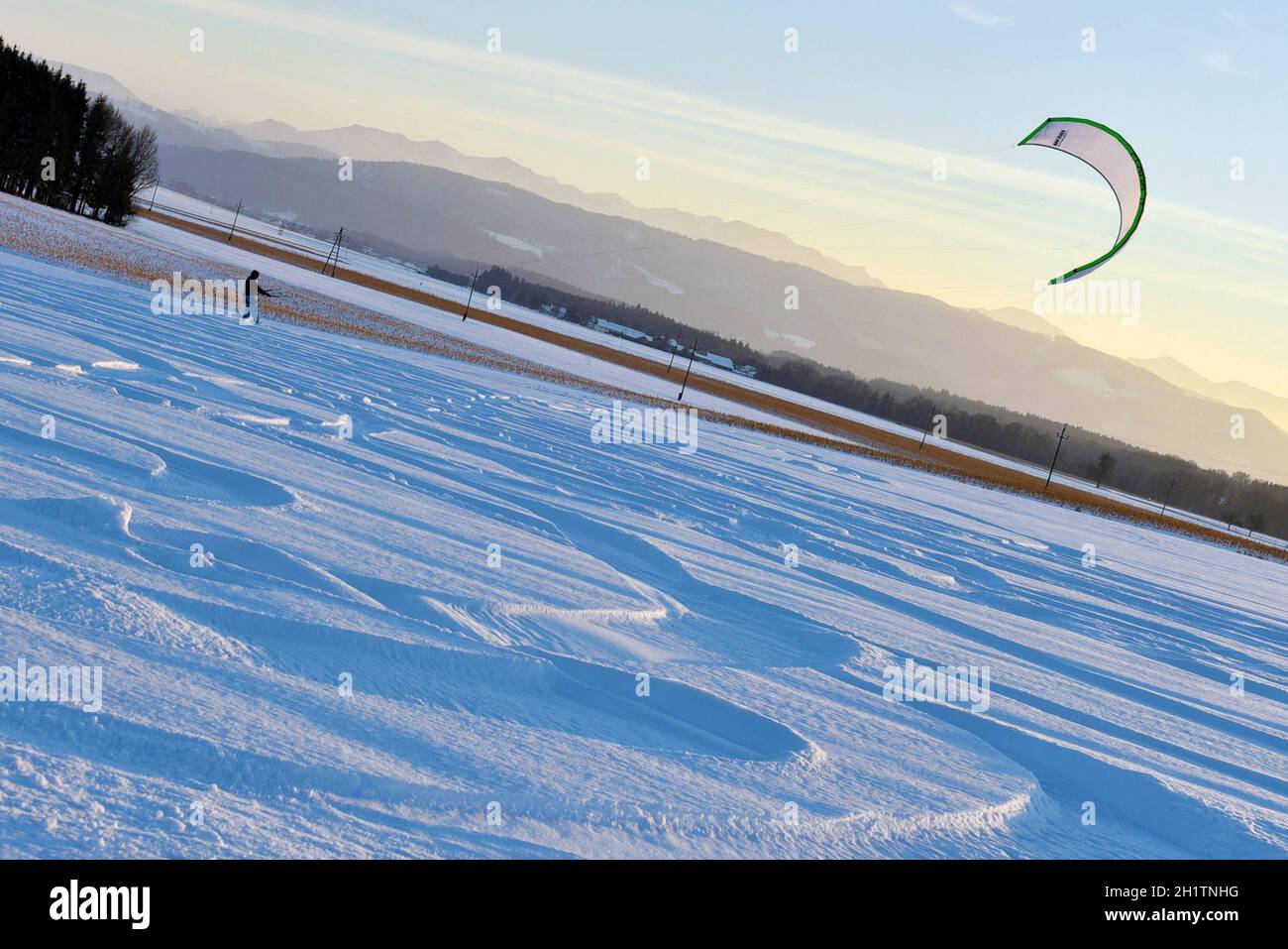 Kite-surfen in Desselbrunn, Österreich, Europa - Kite surfen in Desselbrunn, Austria, Europa Foto Stock