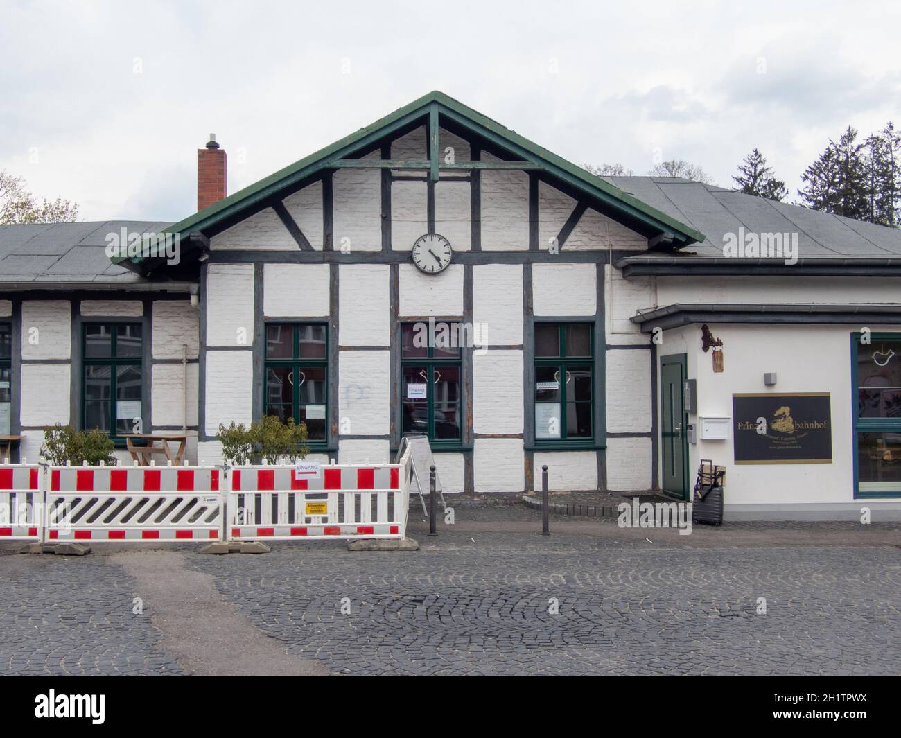 Stazione ferroviaria Ratingen-Hösel con Covid-19 Testcentre Foto Stock