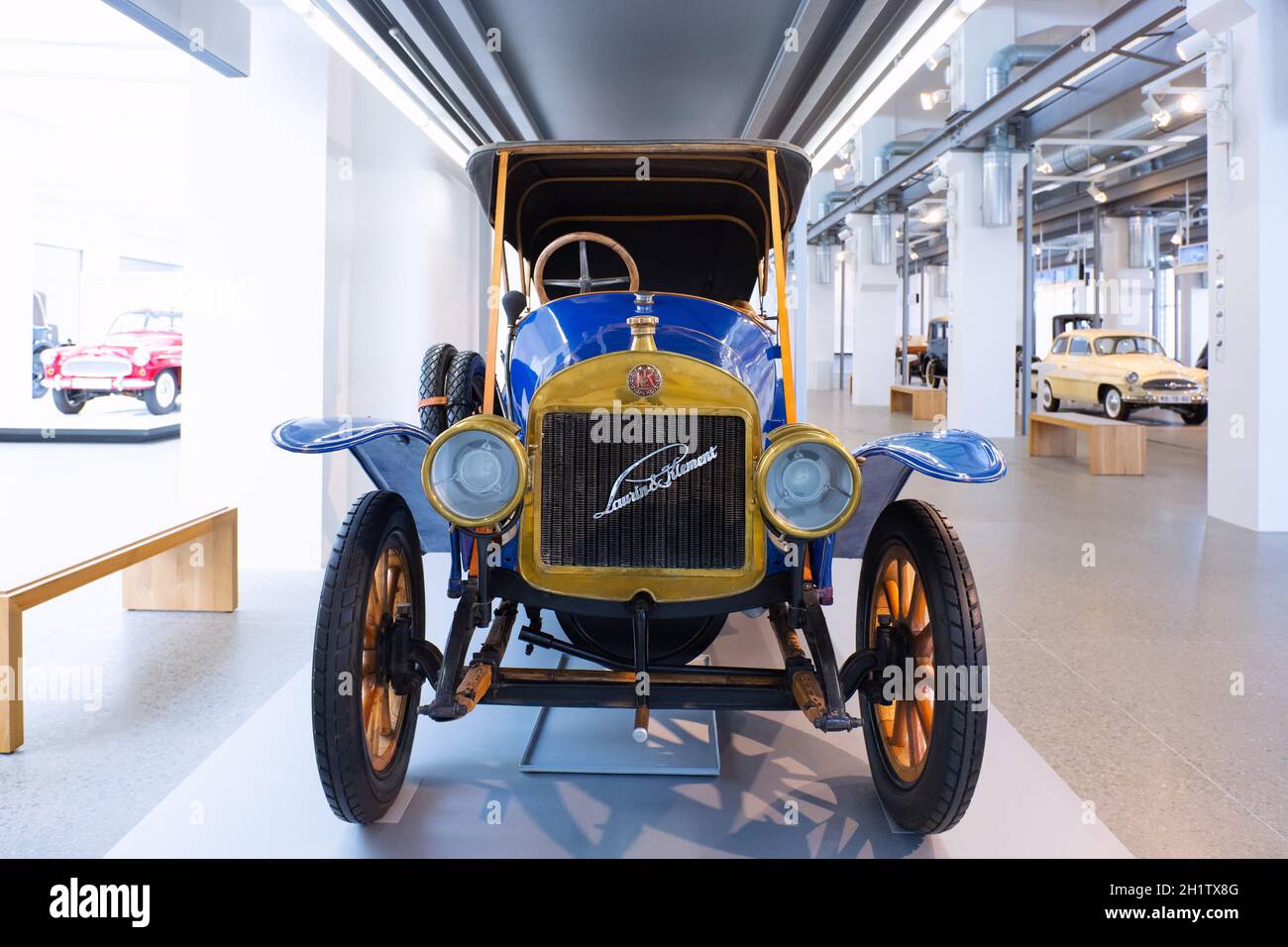 Mlada Boleslav, Repubblica Ceca - 3 settembre 2016: Laurin e Klement Type S Phaeton (1911) nel Museo Skoda ospitato in ex sale di produzione. Circa Foto Stock