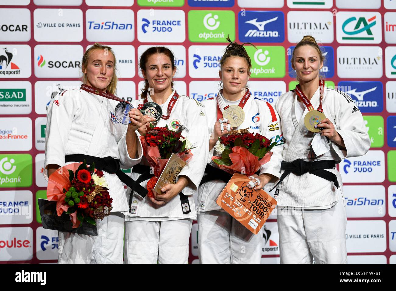 TIMO Barbara di Portogallo, RENSHALL Lucy di Gran Bretagna, DEKETER Manon di Francia e SZYMANSKA Angelika di Polonia sul podio del Grand Slam di Parigi 2021, evento Judo il 16 ottobre 2021 all'AccorHotels Arena di Parigi, Francia - Photo Victor Joly / DPPI Foto Stock