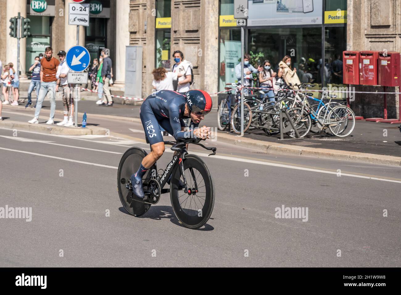 MILANO, ITALIA - 30 MAGGIO: Ultima tappa del giro 2021, Jonathan Castroviejo Nicolas concorrente del Team Ineos Grenadiers ad alta velocità durante i tempi individuali Foto Stock