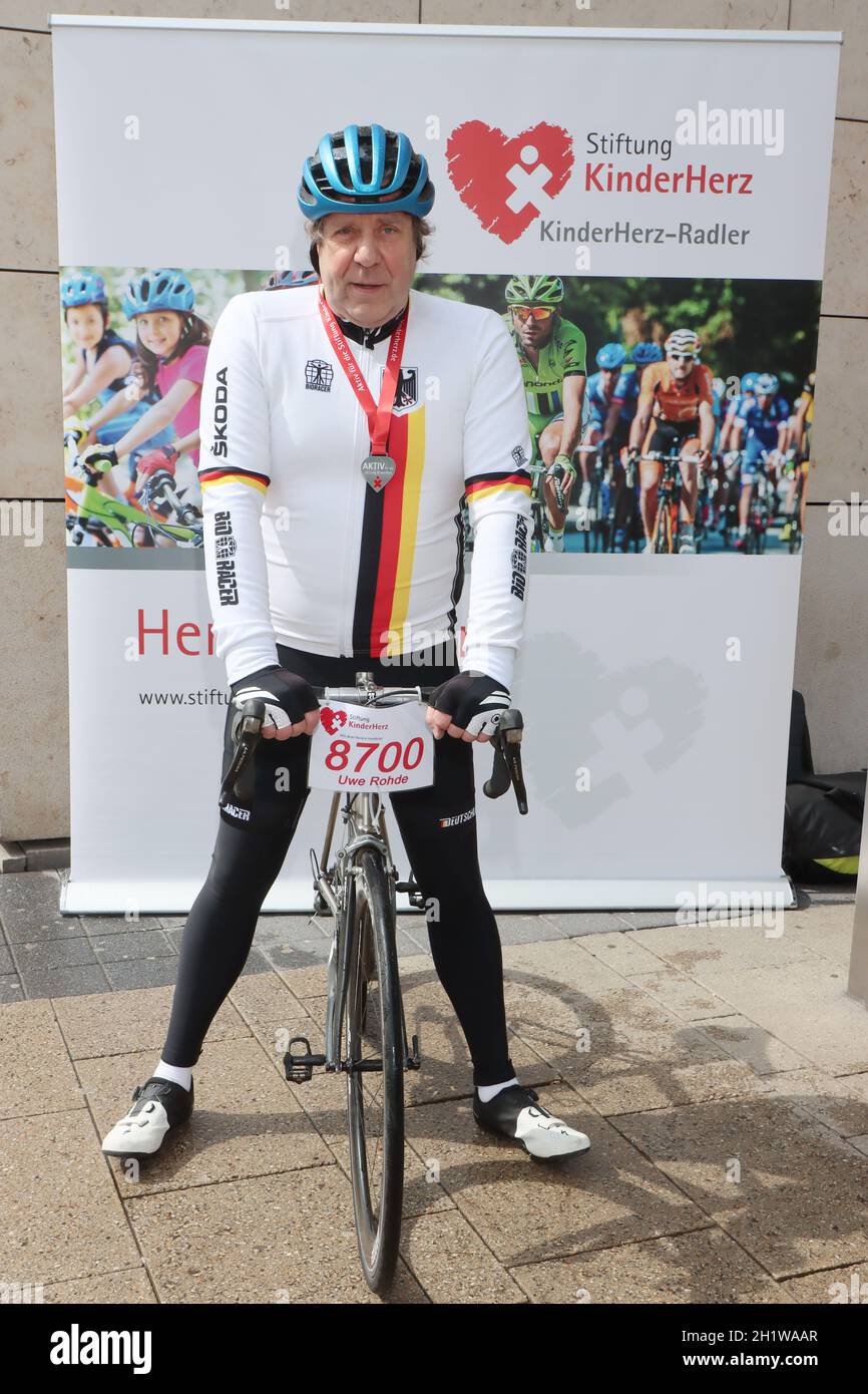 Uwe Rohde, Presse Start KinderHerz Radtour mit Uwe Rohde, AEZ Amburgo, 26.05.2021 Foto Stock