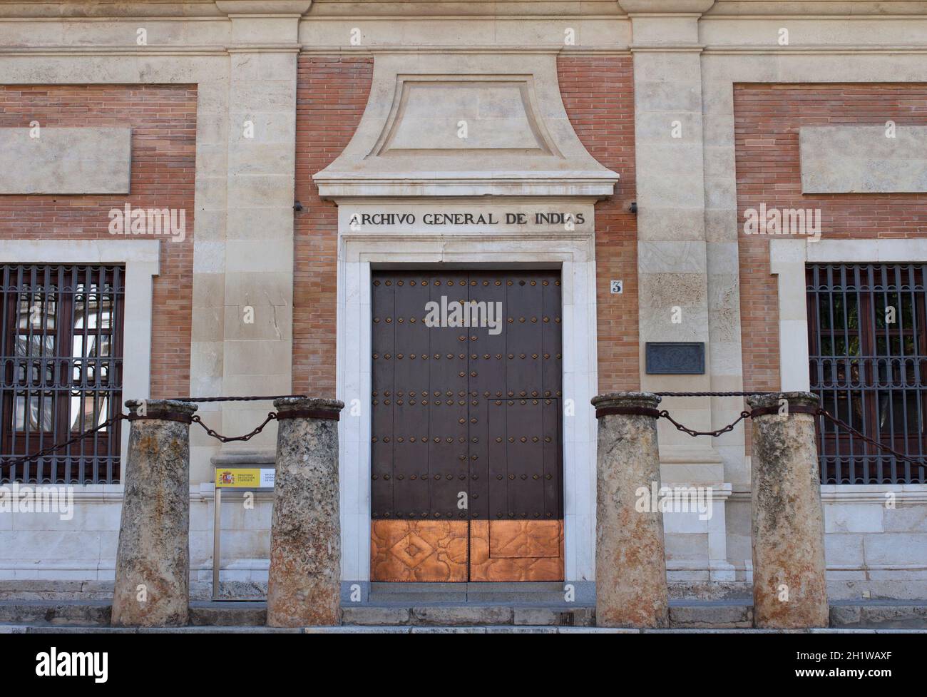 Archivio Generale dell'ingresso principale dell'edificio delle Indie, Siviglia, Spagna. Archivio di documenti di archivio preziosi dell'Impero spagnolo nelle Americhe e. Foto Stock