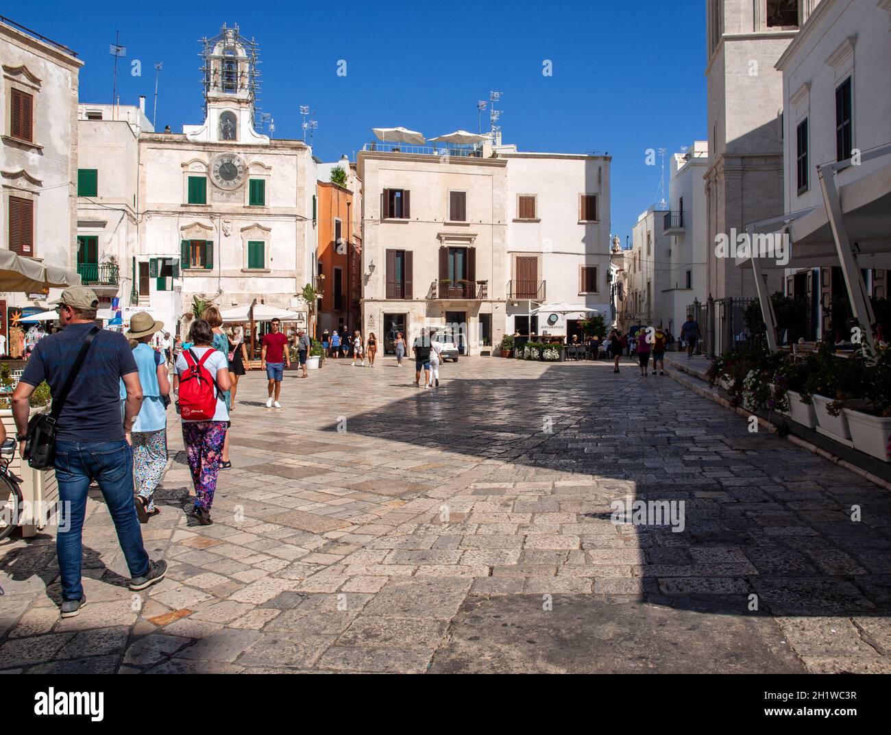 Polignano a Mare, Italia - 17 Settembre 2019: la piazza Vittorio Emanuele II a Polignano a Mare. La puglia. Italia Foto Stock