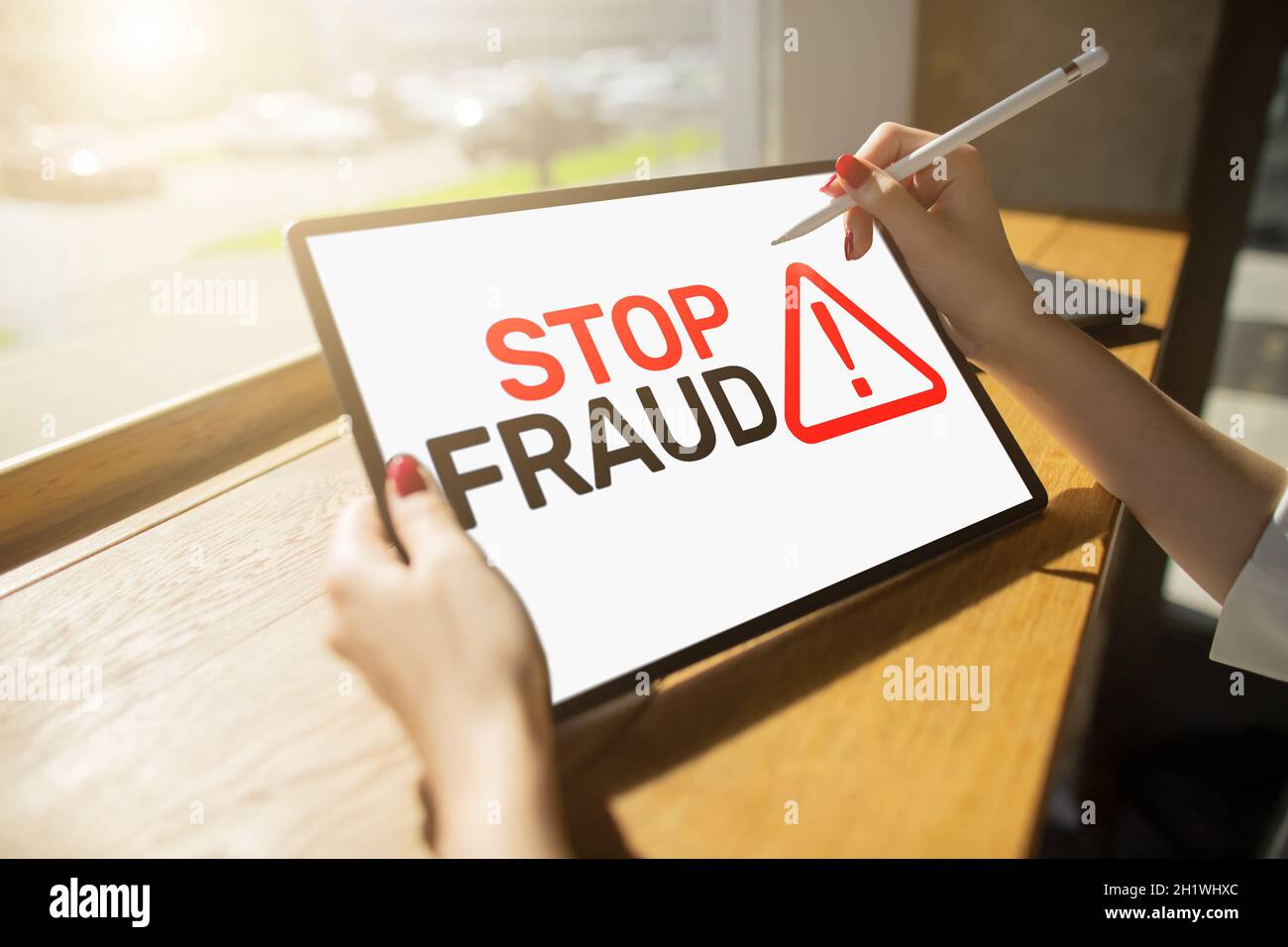 Interrompi il banner frode sullo schermo. Concetto di cybercrimine e sicurezza su Internet. Foto Stock