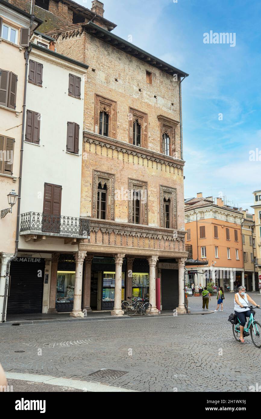 Mantova, Italia. 13 luglio 2021. Vista sull'antica casa del mercante nel centro della città Foto Stock