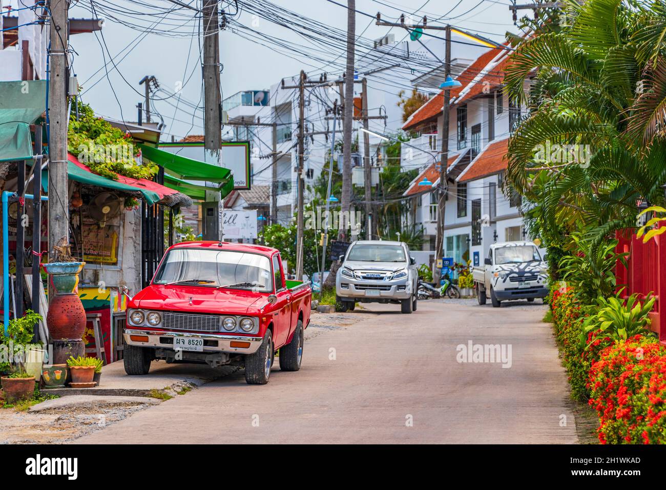 Surat Thani Thailandia 25. Mai 2018 auto d'epoca rossa al ristorante Fishermans Village Bo Phut sull'isola di Koh Samui in Surat Thani Thailandia. Foto Stock