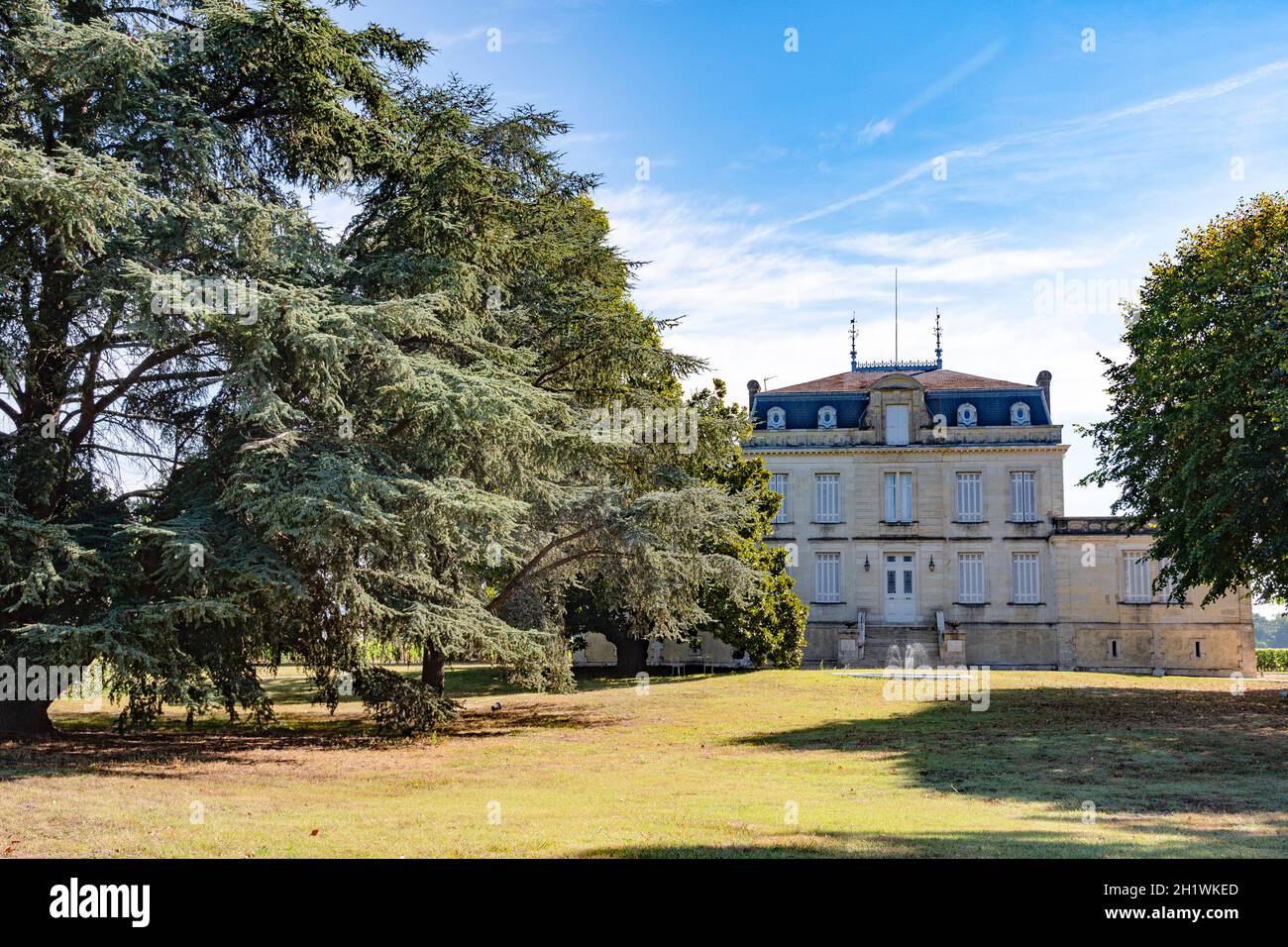 L'enologo Château Taillefer a Pomeral, uno dei villaggi più prestigiosi del distretto enologico AOC Saint-Émilion., Francia meridionale Foto Stock