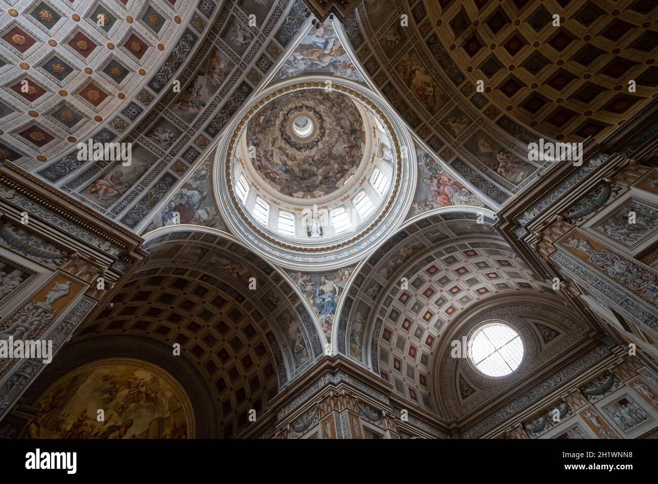 Mantova, Italia. 13 luglio 2021. Vista dell'interno della Basilica di Sant'Andrea nel centro della città Foto Stock