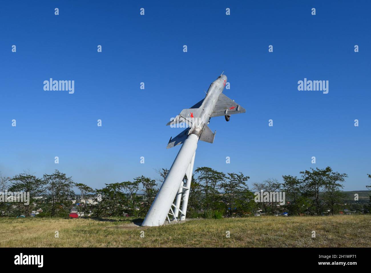 Krymsk, Russia - Agosto 21, 2016: velivoli da combattimento. Campo di aviazione militare e parcheggi di piani Foto Stock