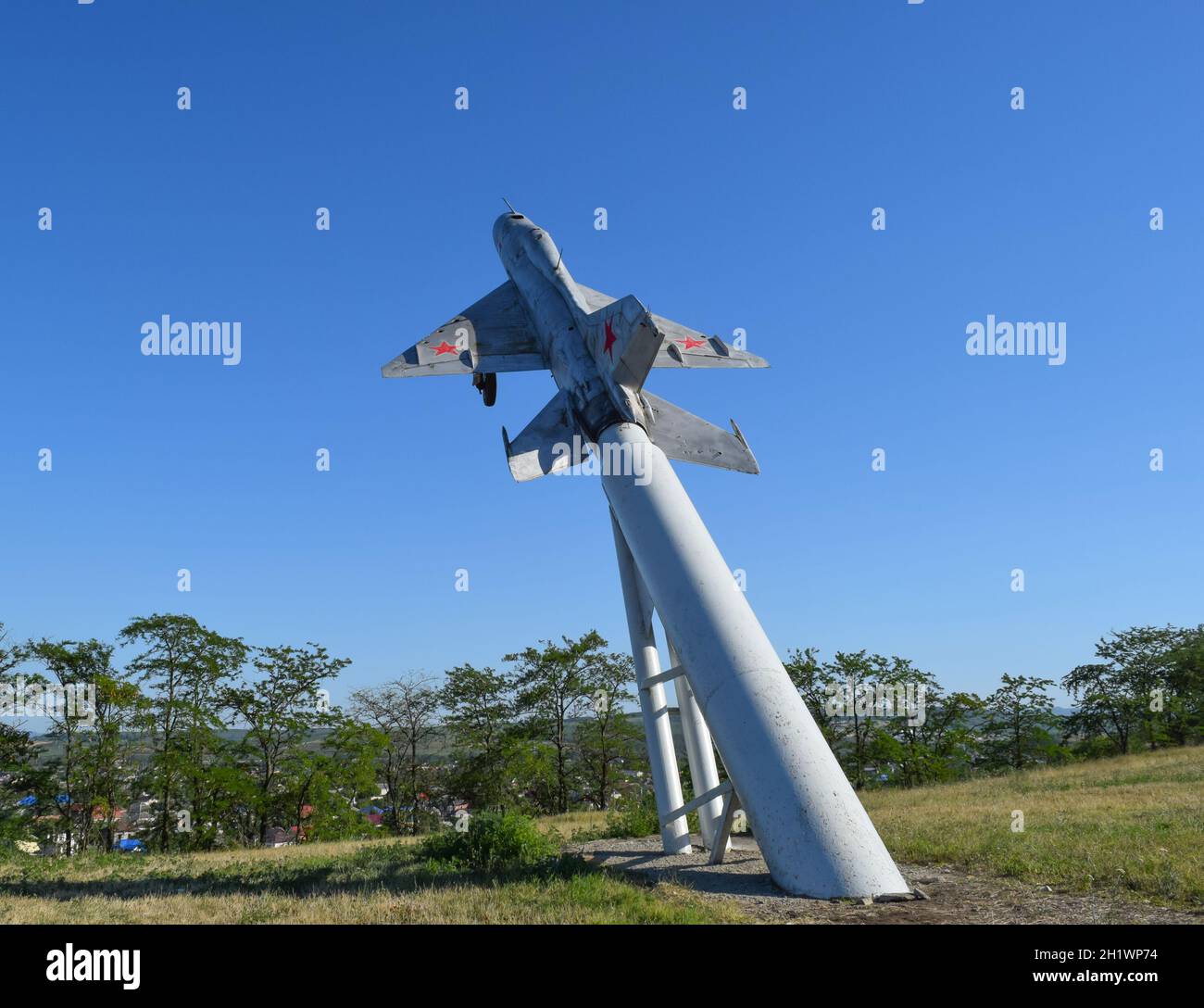 Krymsk, Russia - Agosto 21, 2016: velivoli da combattimento. Campo di aviazione militare e parcheggi di piani Foto Stock