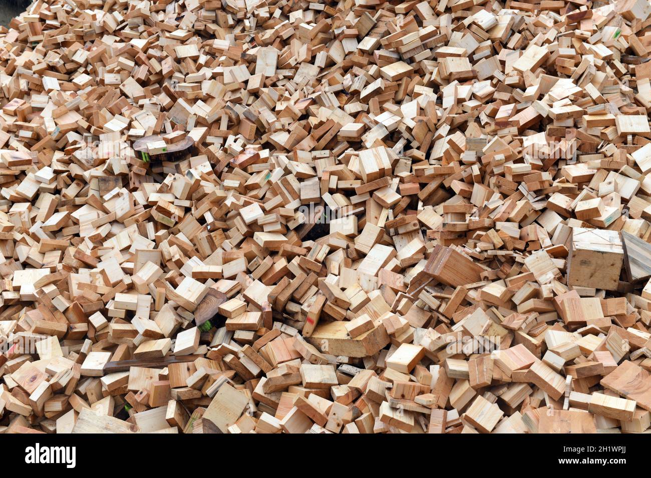 Holzabfälle bei einer holzverarbeitenden Firma in Österreich - rifiuti di legno presso un'azienda di lavorazione del legno in Austria Foto Stock