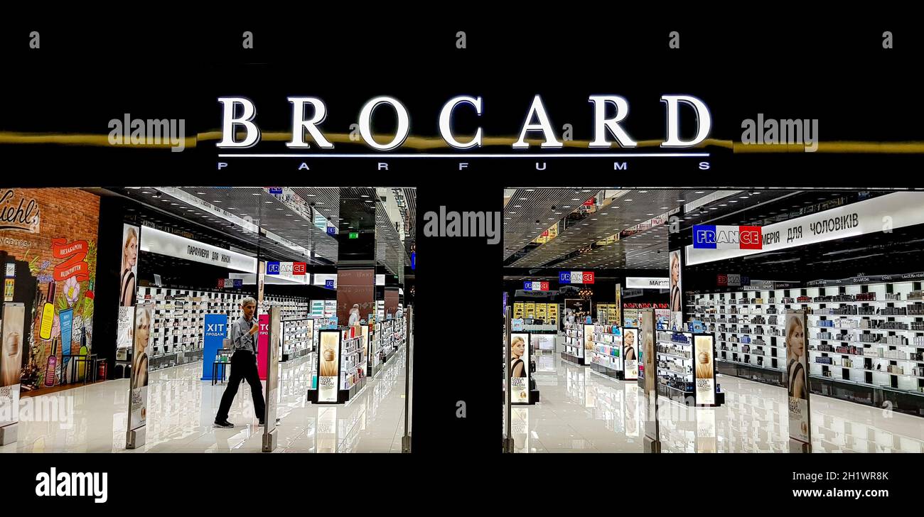 Kiev, Ucraina - 04 settembre 2019: Ingresso al negozio di cosmetici e profumeria Brocard a Kiev. Brocard - il più grande operatore del profumiere d'elite Foto Stock