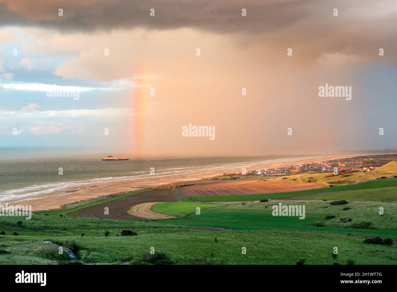 Grano pluvieux passant au grande du cap Blanc-Nez, Francia, Côte d'opale Foto Stock