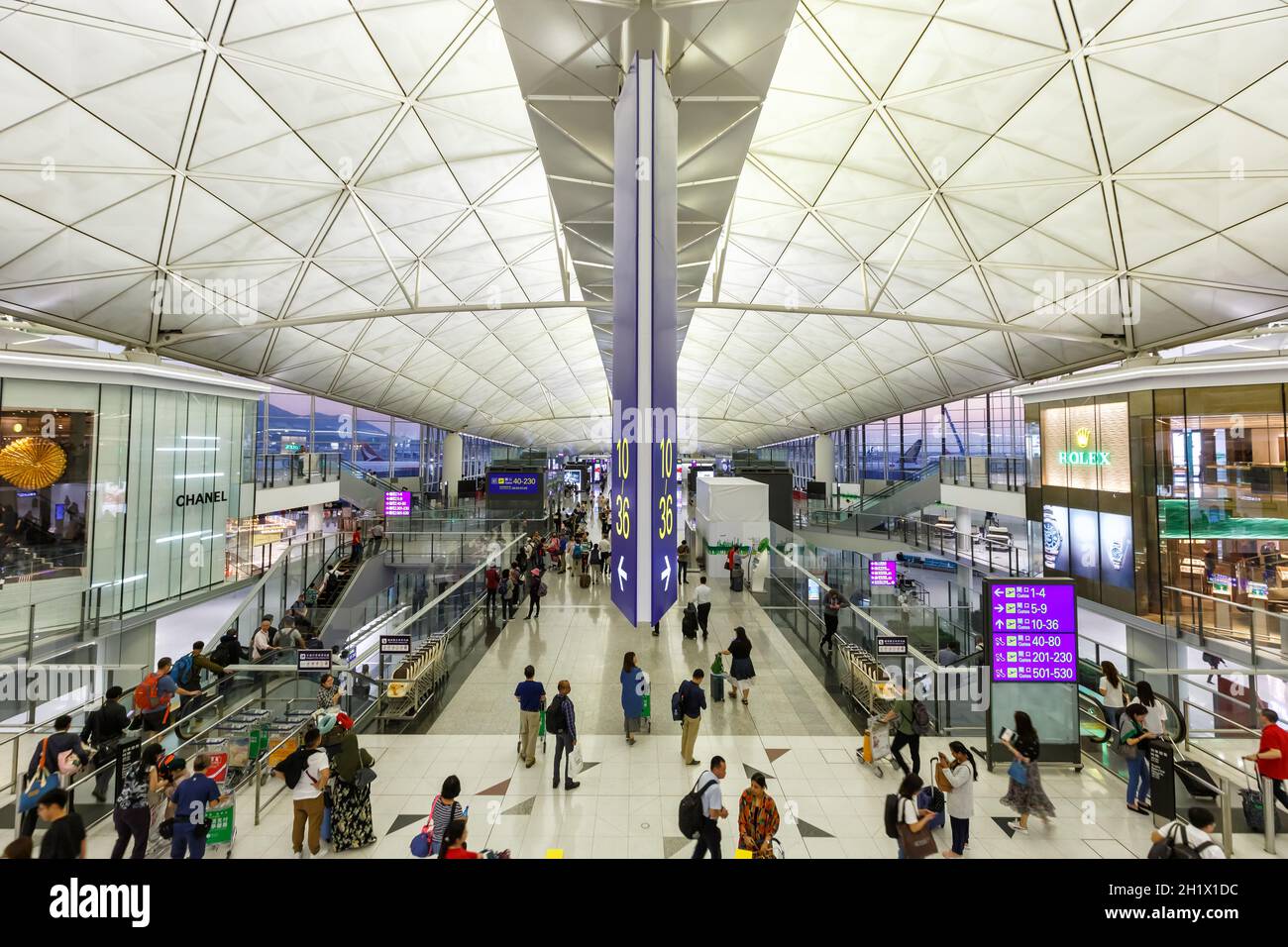 Hong Kong, Cina - 20 settembre 2019: Terminal dell'aeroporto di Hong Kong (HKG) in Cina. Foto Stock
