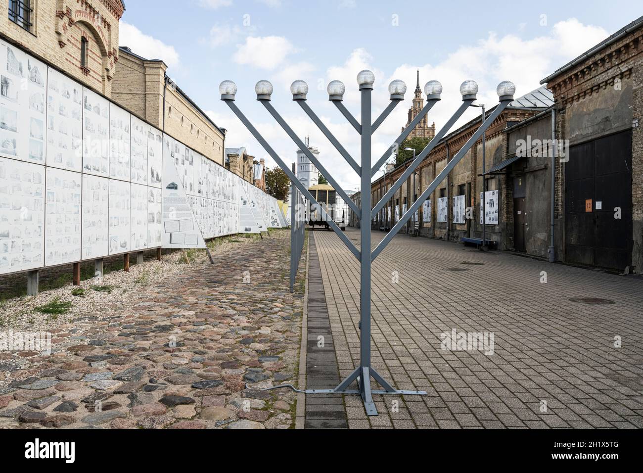 Riga, Lettonia. Agosto 2021. Dettagli dell'interno del Ghetto riga e del Museo dell'Olocausto lettone nel centro della città Foto Stock