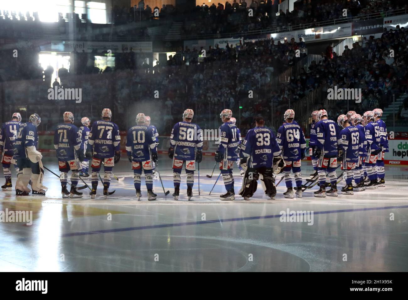 Es geht wieder los, erstes Testspiel der Wild Wings in der Helios Arena vor den eigenen fans - Eishockey: Testspiel SERC Wild Wings vs Augsburg Panthe Foto Stock