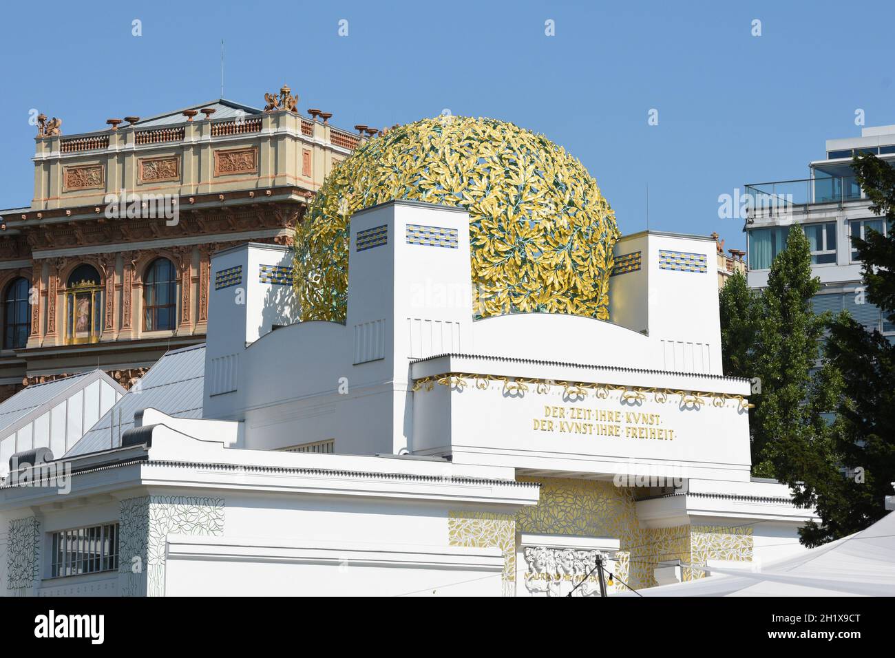 Die Wiener Secession ist ein Ausstellungshaus für zeitgenössische Kunst. Das Gebäude steht für die Aufbruchsstimmung um 1900. - la Secessione di Vienna i Foto Stock