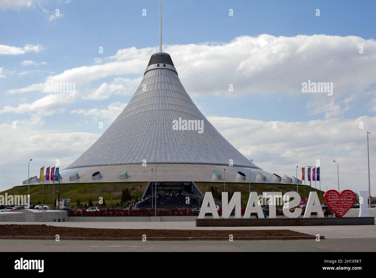 Nursultan (Astana), Kazakhstan - 4/30/2017: Han shatyr, centro commerciale Foto Stock