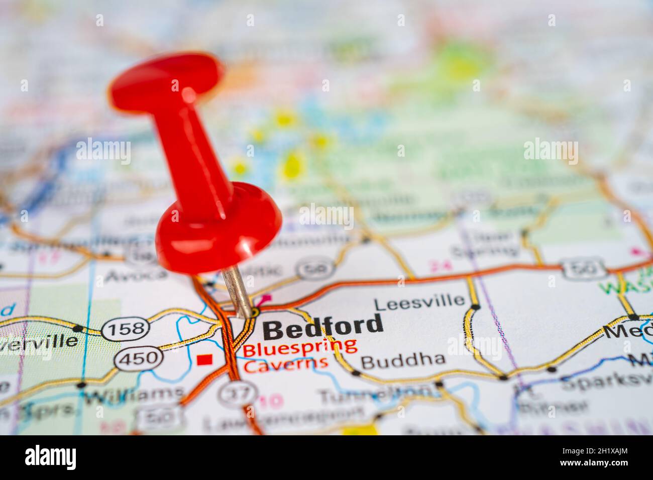 Bangkok, Tailandia, 1 giugno 2020 Bedford, Middlesex County, Massachusetts, mappa stradale con puntino rosso, città negli Stati Uniti d'America USA. Foto Stock