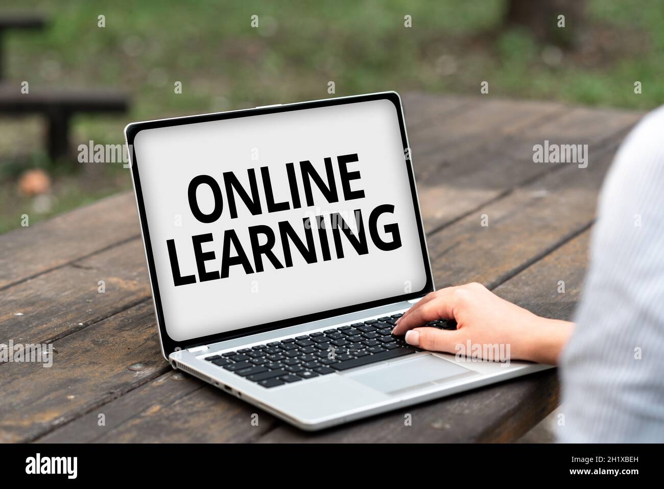 Testo che mostra l'ispirazione apprendimento online, strumento didattico basato su Internet e accessibile da Capabili Voice and Video Calling Foto Stock